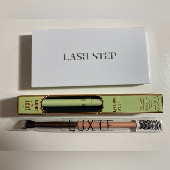 Makeup bundle perfect for gifting. Work wife, secret Santa, stocking stuffers - Picture 3 of 9